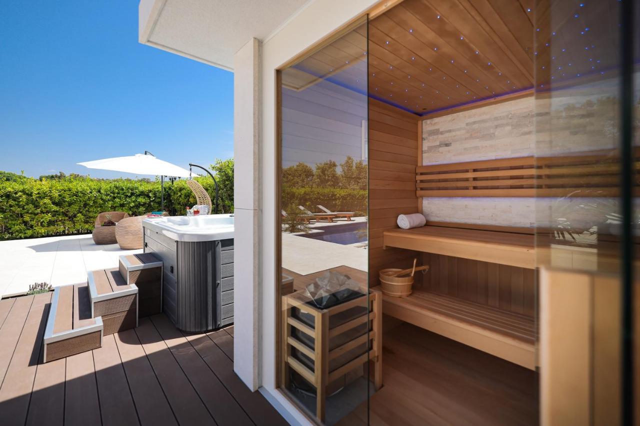Villa Pino With Pool, Sauna & Jacuzzi Petrcane Eksteriør bilde