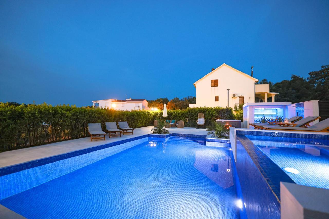 Villa Pino With Pool, Sauna & Jacuzzi Petrcane Eksteriør bilde