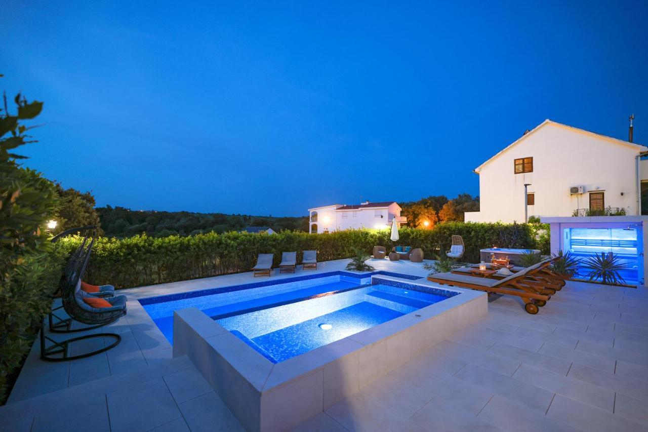 Villa Pino With Pool, Sauna & Jacuzzi Petrcane Eksteriør bilde