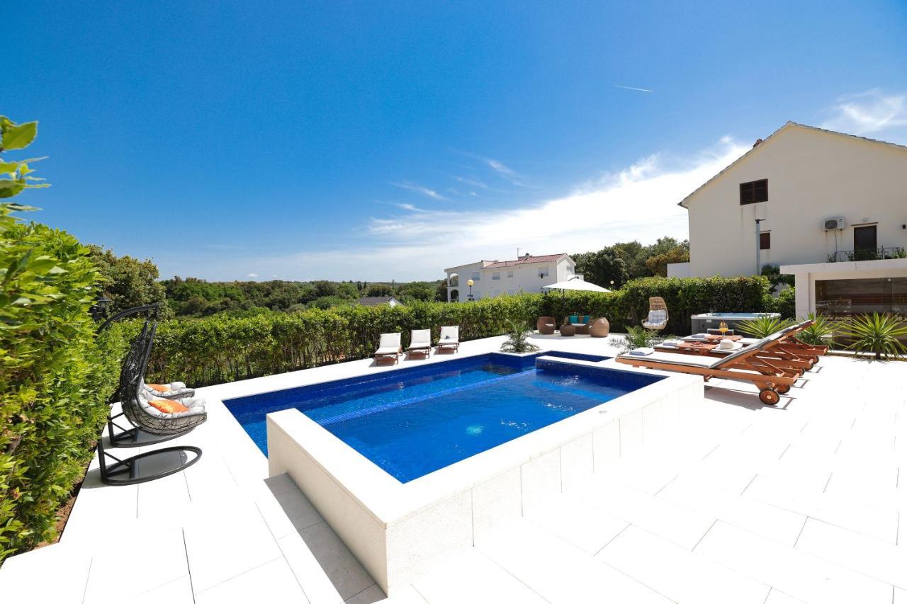 Villa Pino With Pool, Sauna & Jacuzzi Petrcane Eksteriør bilde