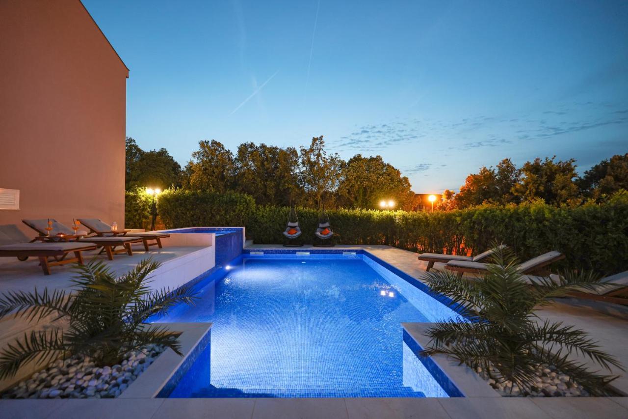 Villa Pino With Pool, Sauna & Jacuzzi Petrcane Eksteriør bilde