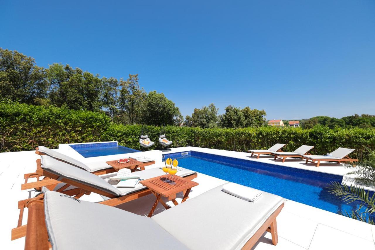 Villa Pino With Pool, Sauna & Jacuzzi Petrcane Eksteriør bilde